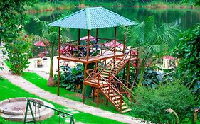 Bunyonyi Safaris Resort